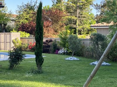 Maison 140 m2 piscine fleurs jardin