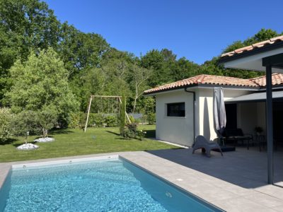 Maison 140 m2 piscine fleurs jardin