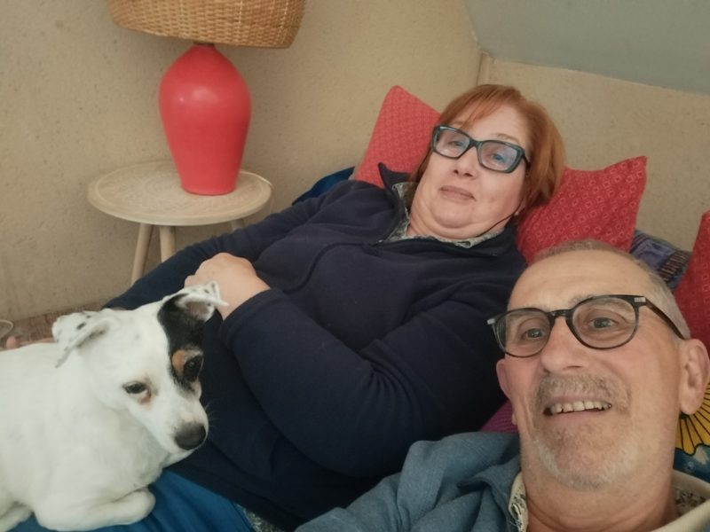 Evelyne et Roger, gardent votre bien, pouponnent vos animaux et entretiennent votre extérieur.